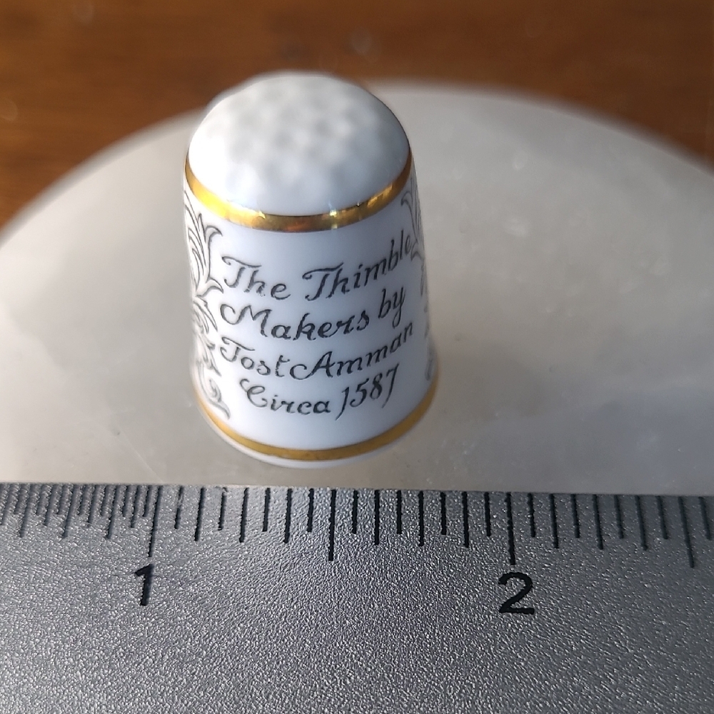 Sutherland Porcelain Thimble with Gold Trim - Picture 2 of 6